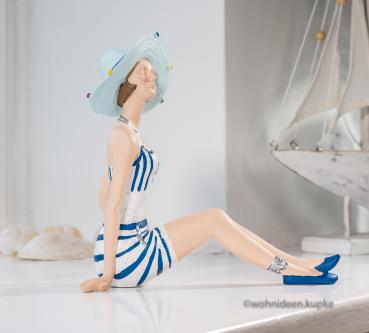 50er Jahre Badefigur Evelyn in griechischem Sommeroutfit mit Hut (20cm)
